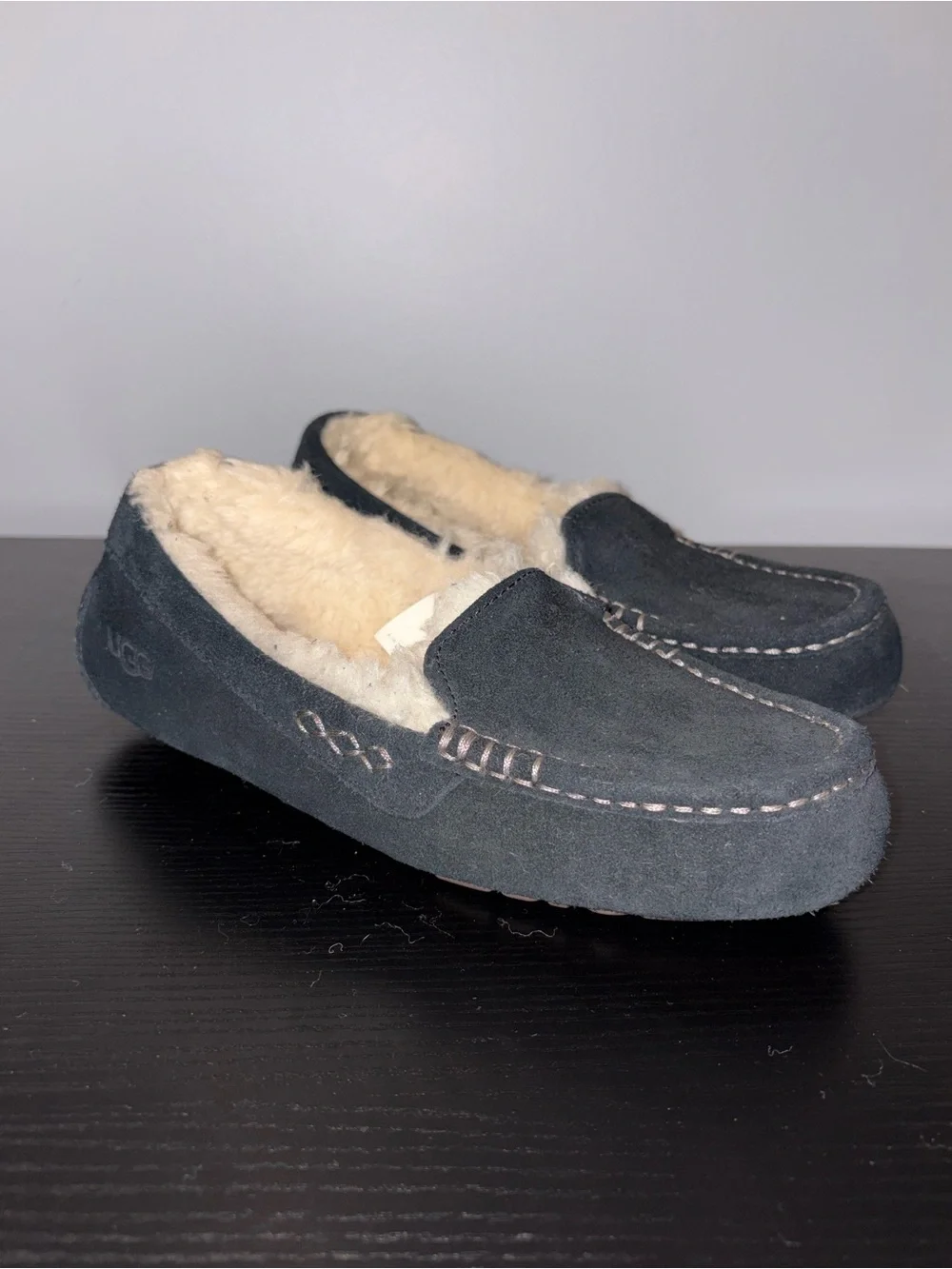 UGG Ansley Black Suede Sheepskin Lined Moccasin Slippers Women’s 9